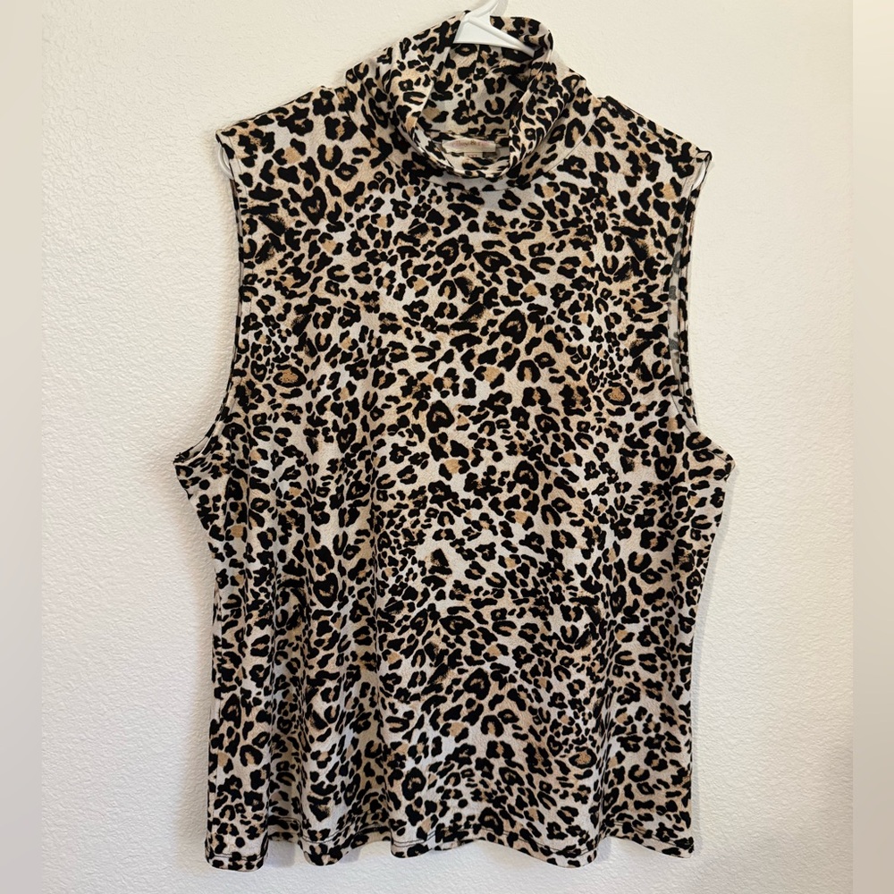 Leopard Print Sleeveless Turtleneck Top